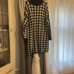 SO Black and White Casual Midi Sweater Dress